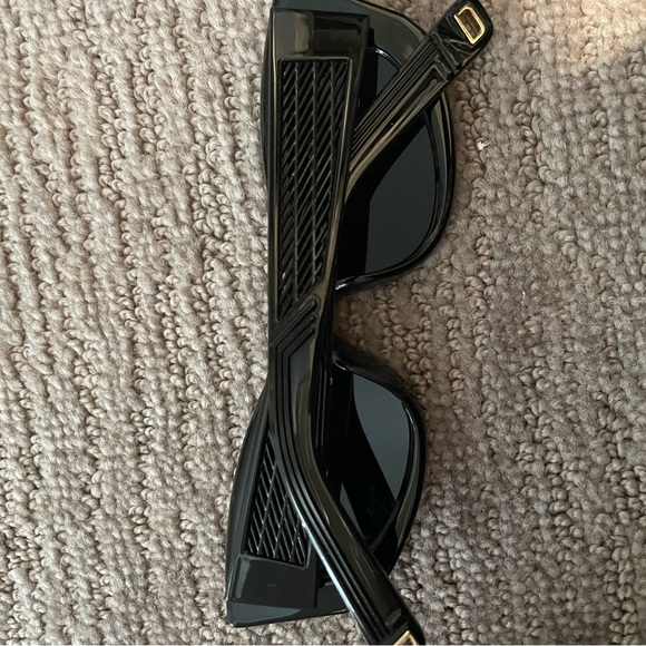 INDESCRATCHABLES SUNGLASSES cat eyed black - Picture 5 of 9